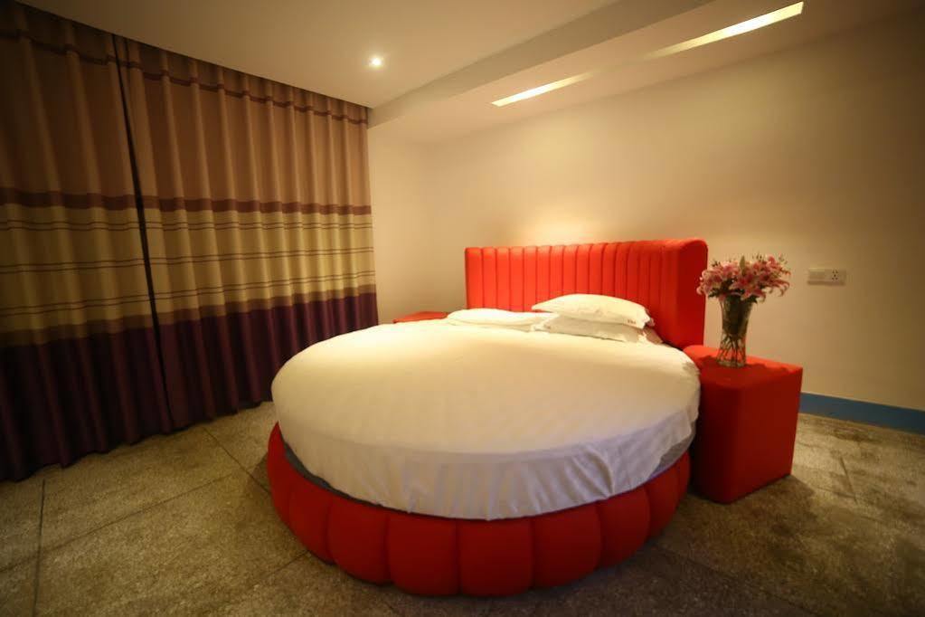 Luoyang Heartland International Youth Hostel Exterior photo